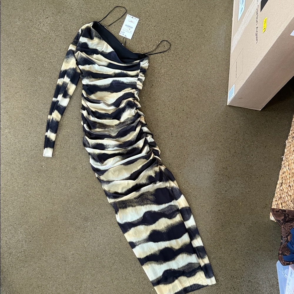 Zara Black and Cream Long Sleeve Dress